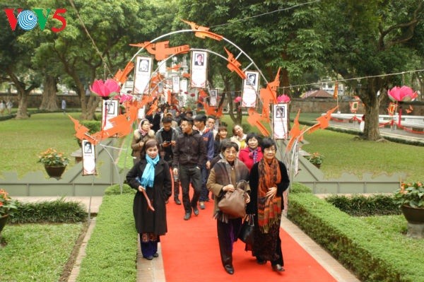 Beeindruckende Momente am vietnamesischen Gedichttag im Literaturtempel - ảnh 3